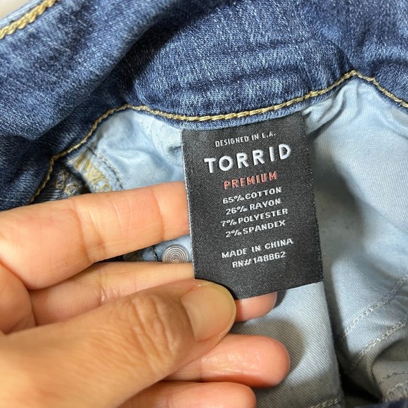 Torrid Premium Womens Bombshell Jeans Blue Distressed Stretchy Plus Size 22R - Picture 11 of 12